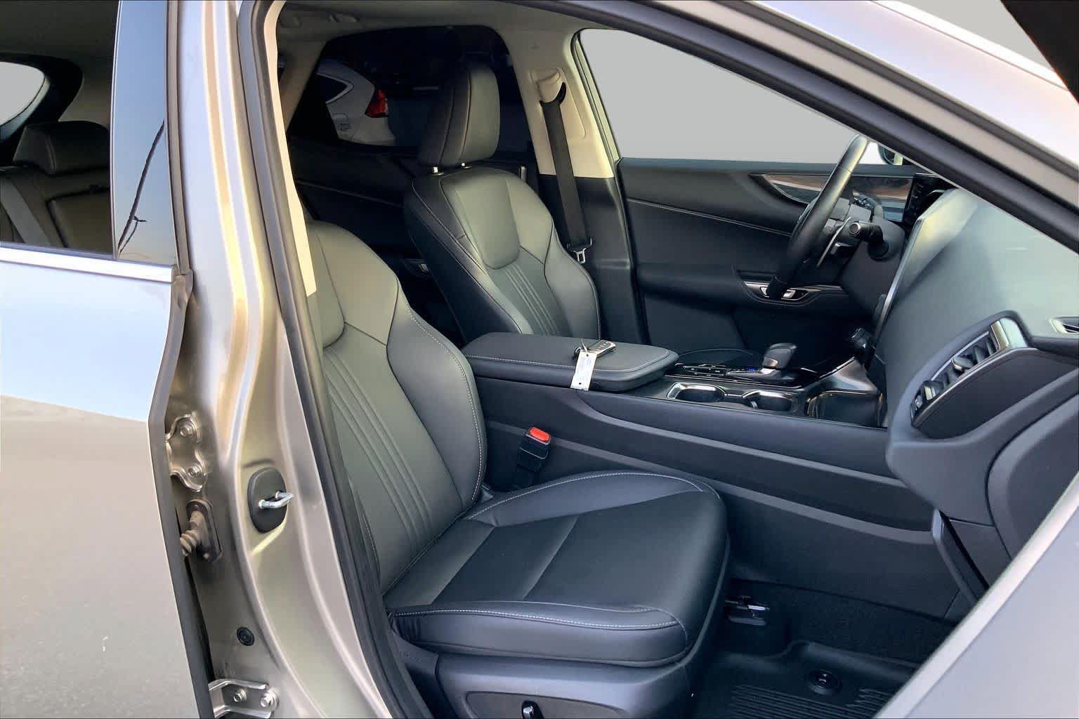 Used 2025 Lexus NX 250 FWD w/ Accessory Package (2T) image 9