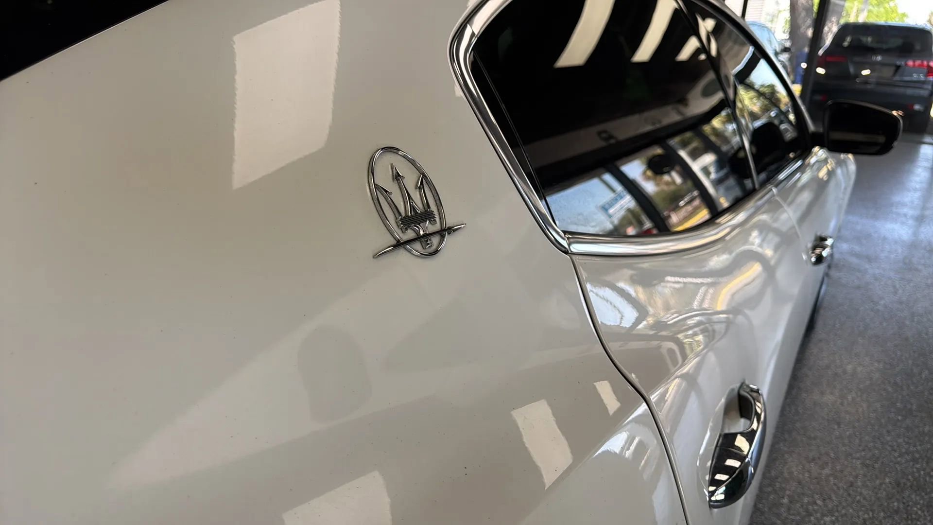 Used 2017 Maserati Ghibli w/ Luxury Package RWD image 48