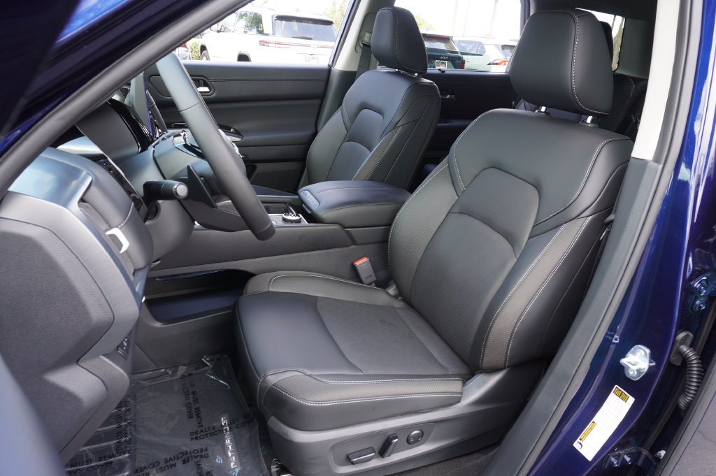 New 2026 Nissan Pathfinder SL w/ SL Premium Package AWD/4WD image 15