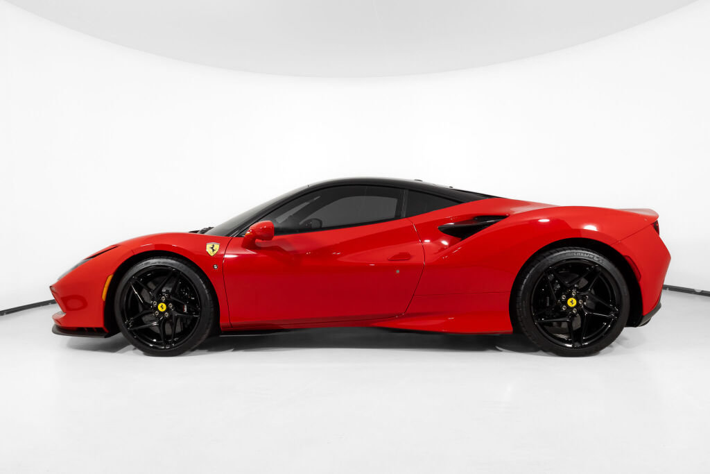 Used 2022 Ferrari F8 Tributo RWD image 3