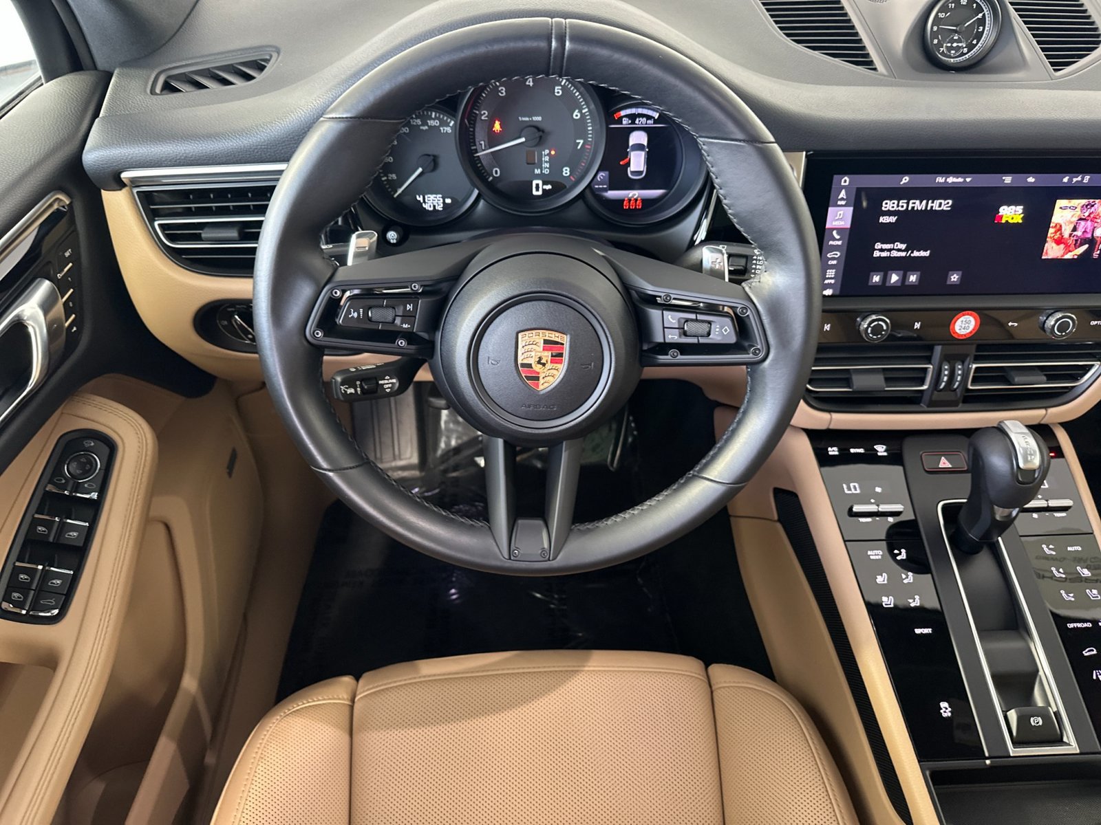 Certified 2023 Porsche Macan AWD/4WD image 16