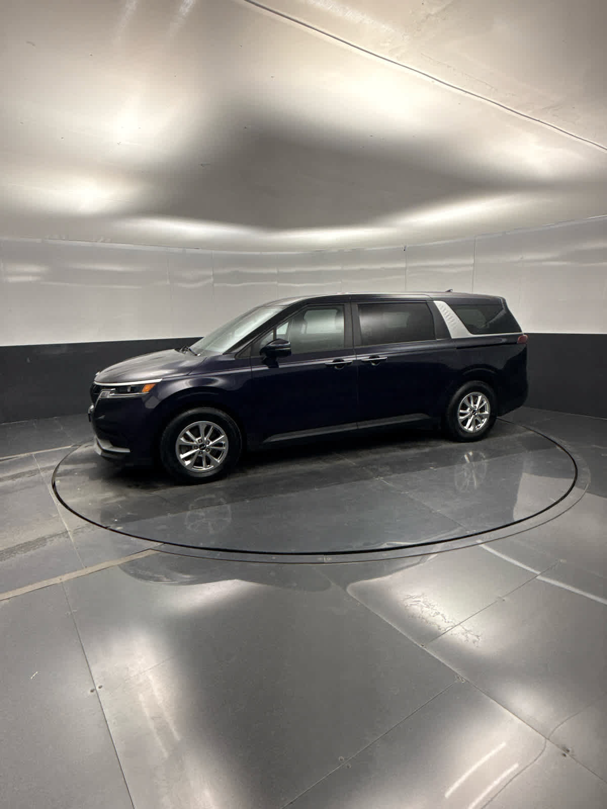 Used 2022 Kia Carnival LX FWD image 32