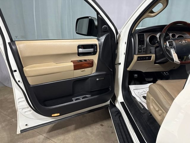 Used 2015 Toyota Sequoia Platinum AWD/4WD image 2