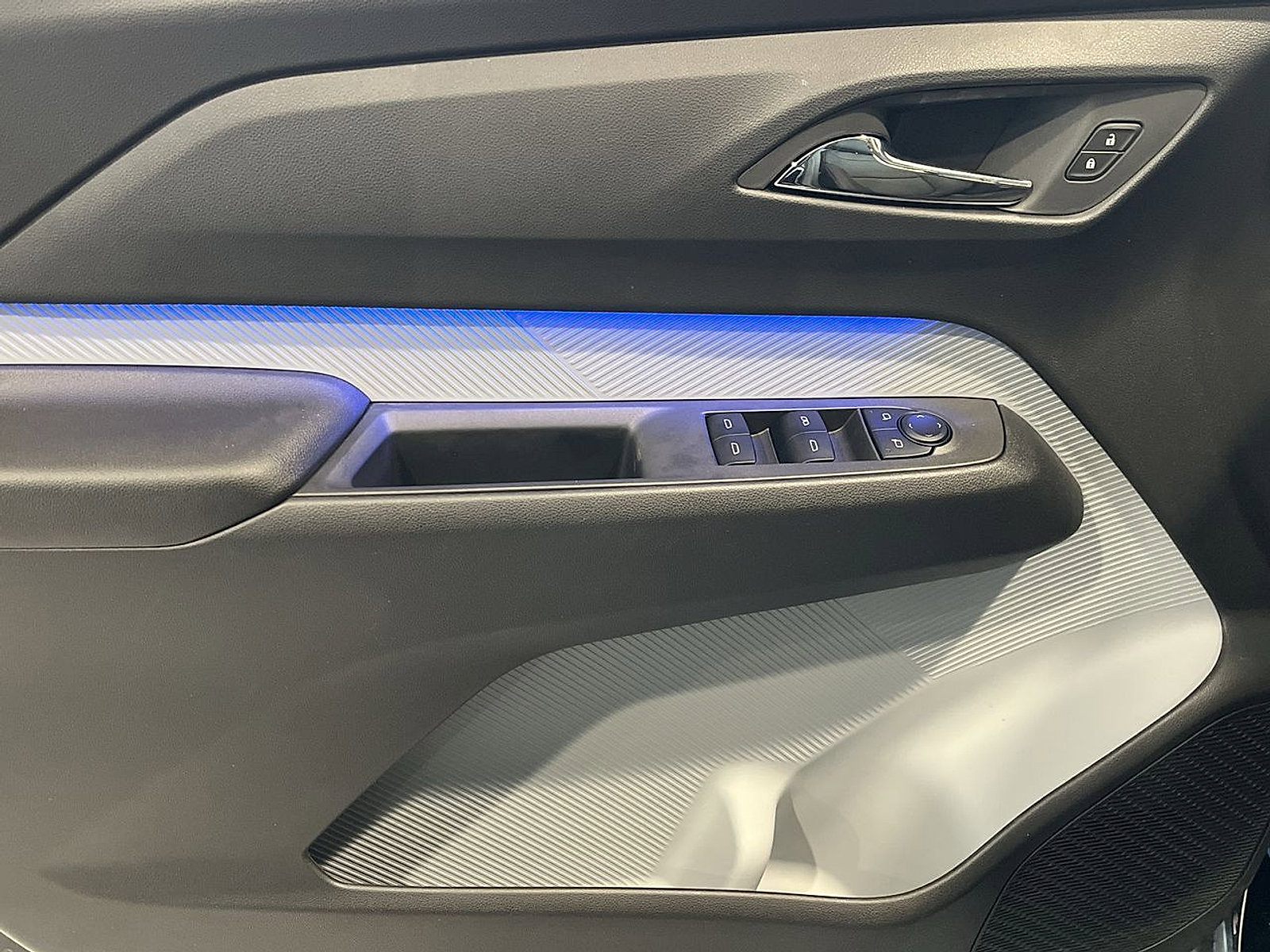 New 2027 Chevrolet Bolt RS w/ Technology Package image 4