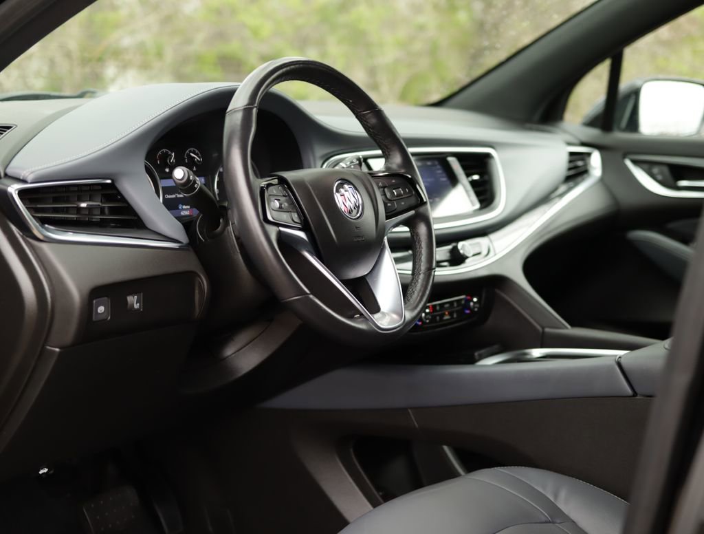 Used 2023 Buick Enclave Essence w/ Sport Touring Edition image 9