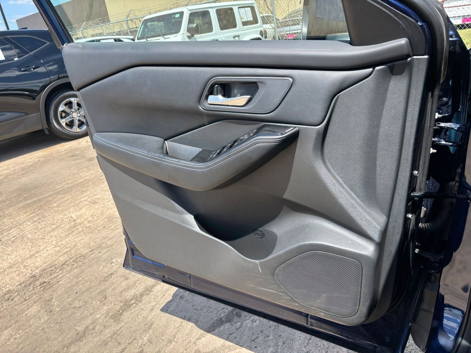 Used 2025 Nissan Rogue SV FWD image 18