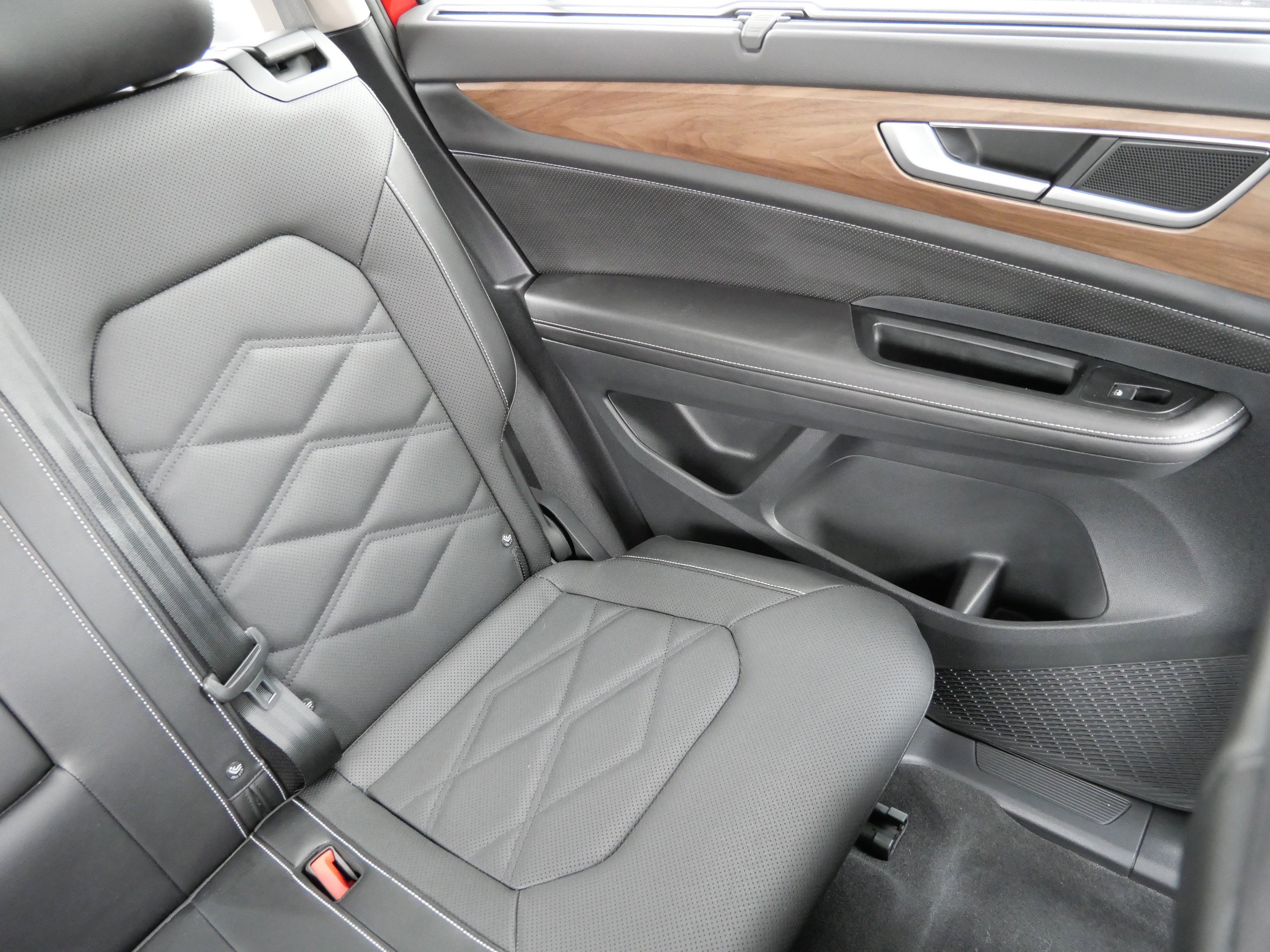 Certified 2024 Volkswagen Atlas SE w/ Black Wheel Package image 14