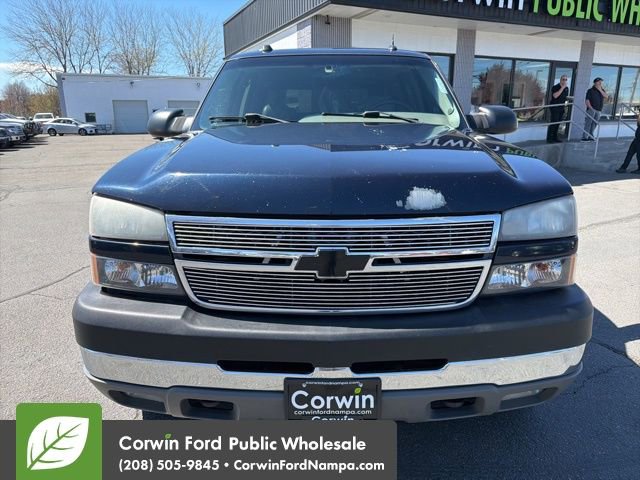 Used 2005 Chevrolet Silverado 2500 LT w/ Heavy-Duty Power Package image 2