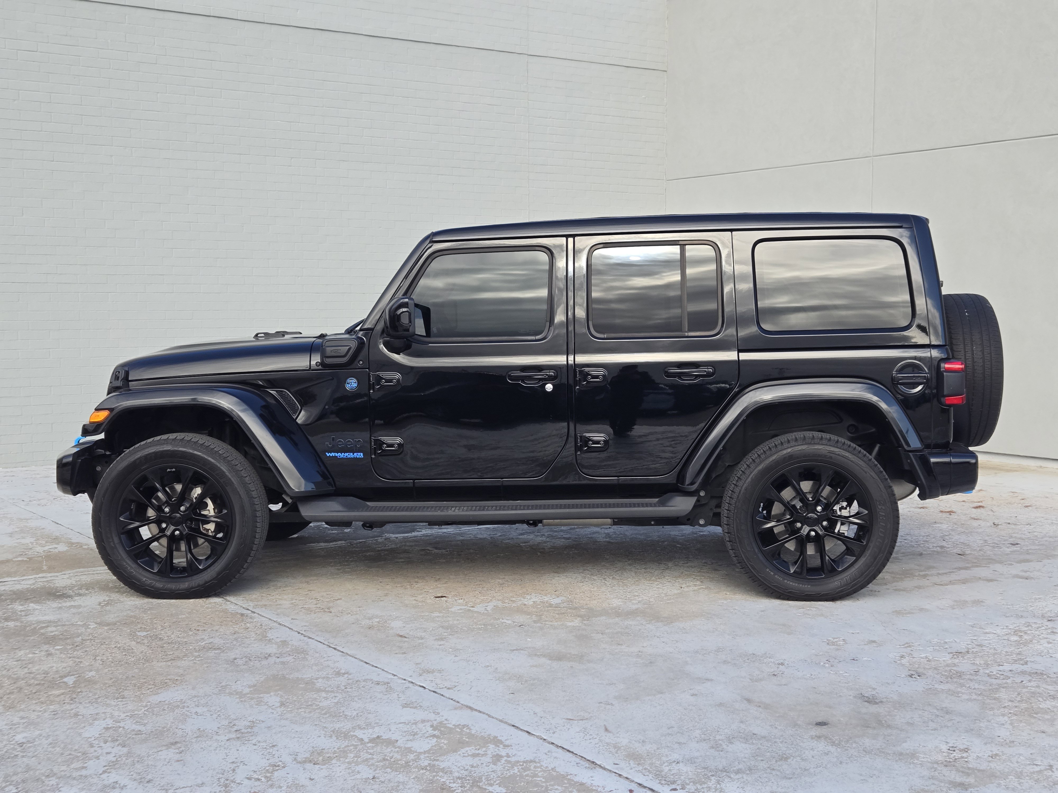 Used 2021 Jeep Wrangler Unlimited Sahara image 5