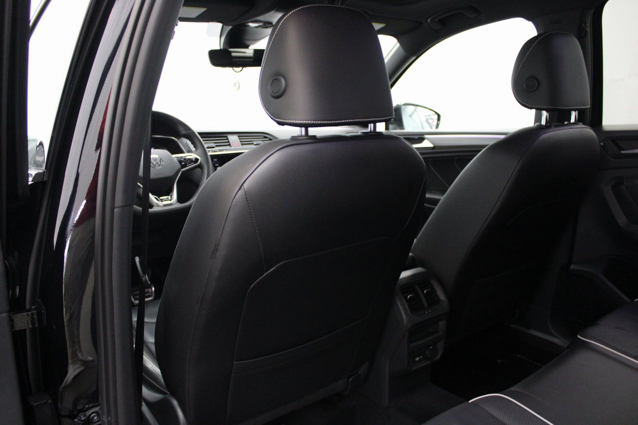 Used 2022 Volkswagen Tiguan SEL R-Line image 21