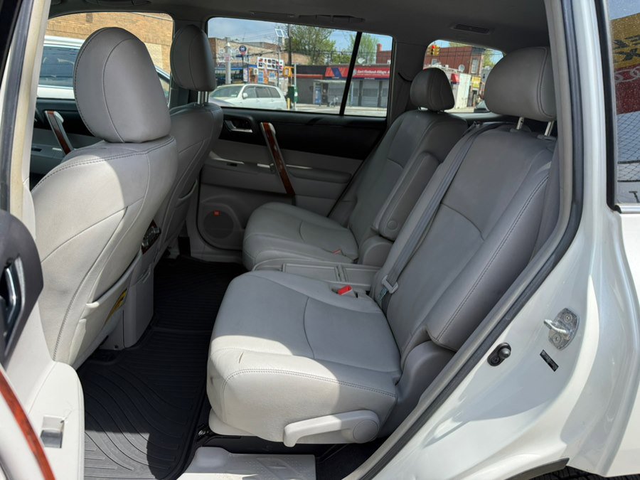 Used 2011 Toyota Highlander Limited w/ Tow Pkg AWD/4WD image 9