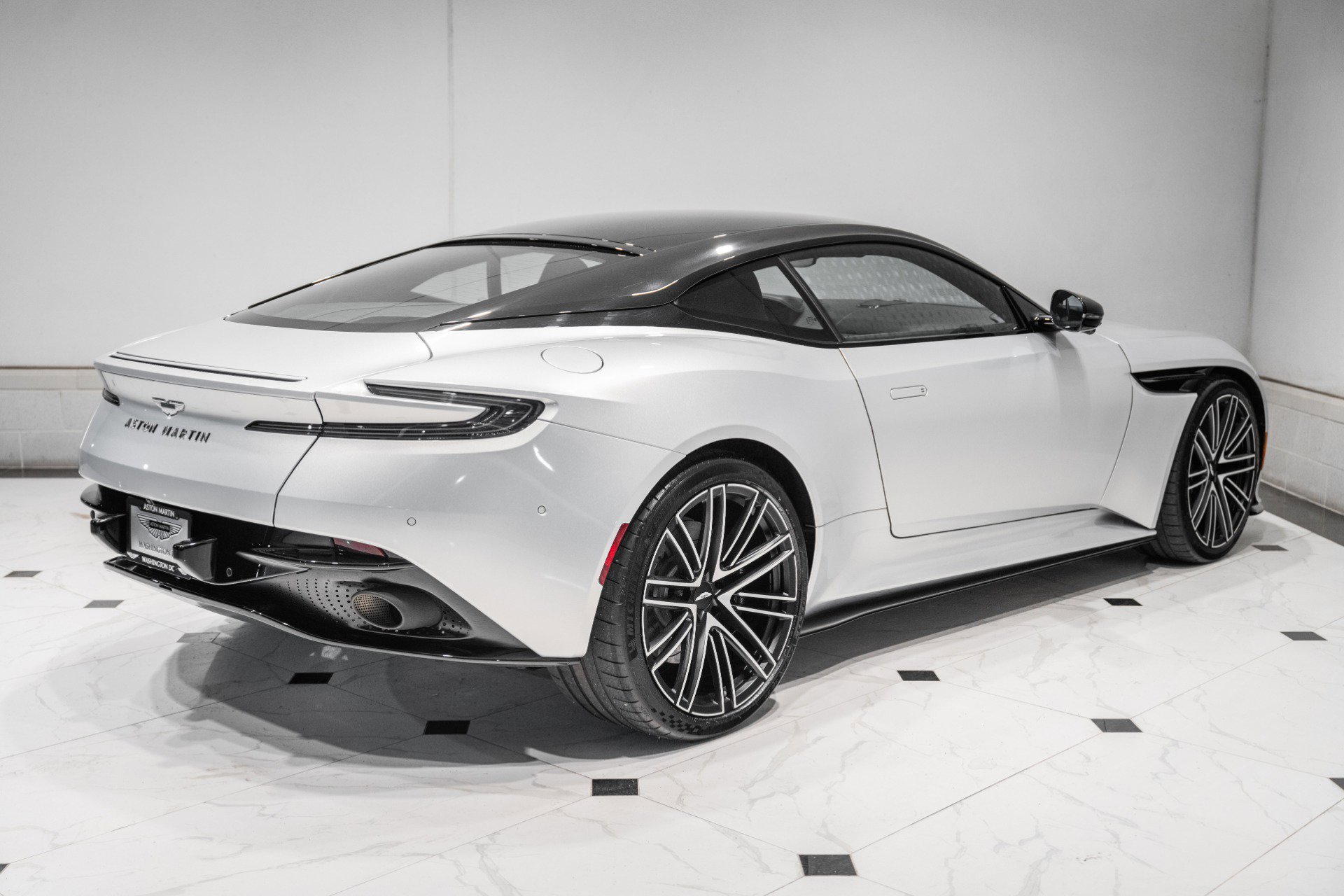 Used 2024 Aston Martin DB12 V8 image 41