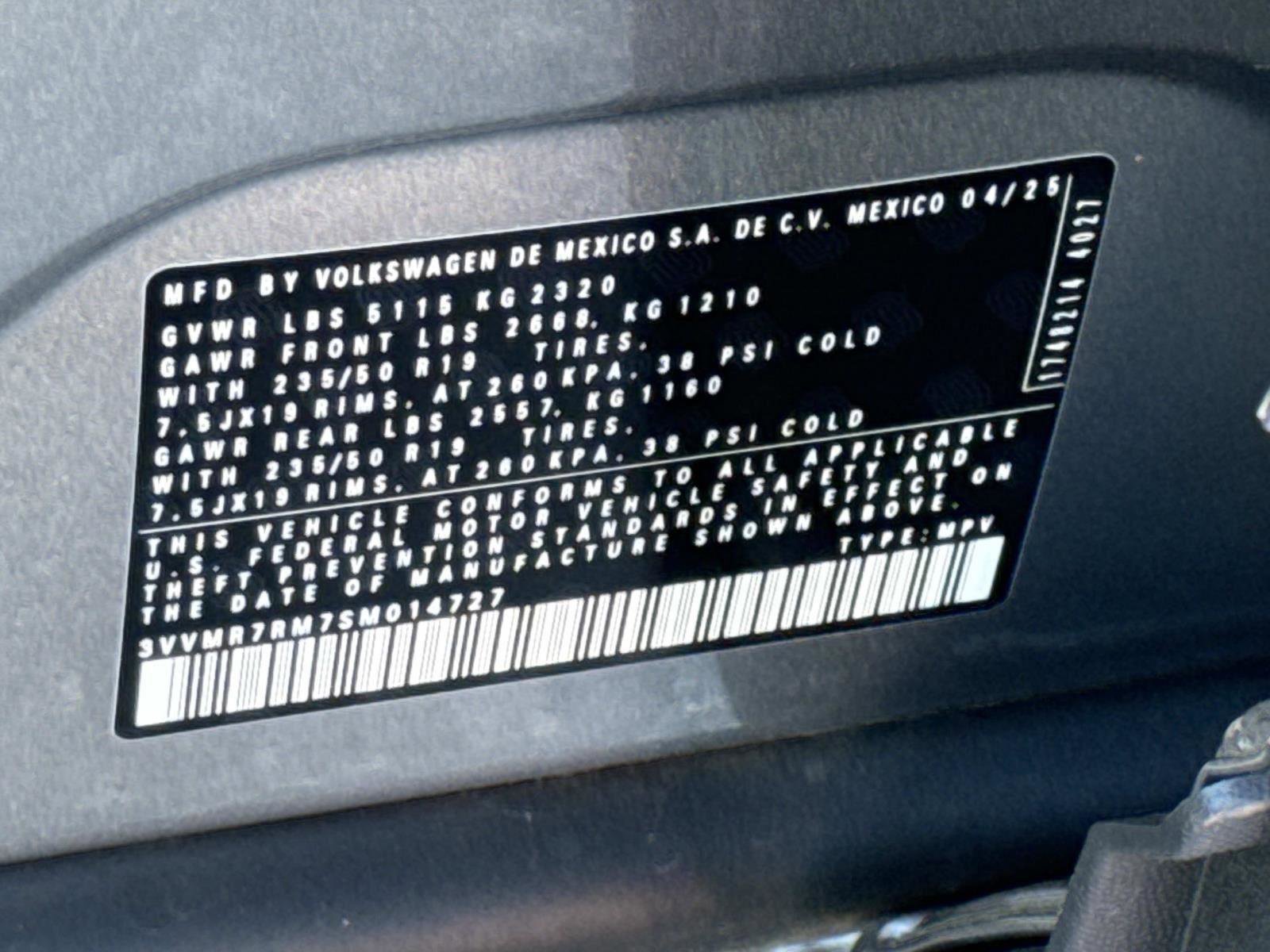 Used 2025 Volkswagen Tiguan SE image 29