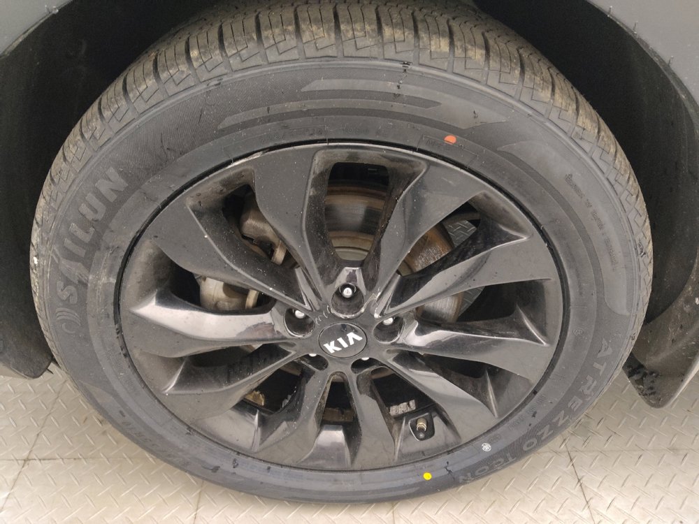 Used 2020 Kia Sorento EX image 31