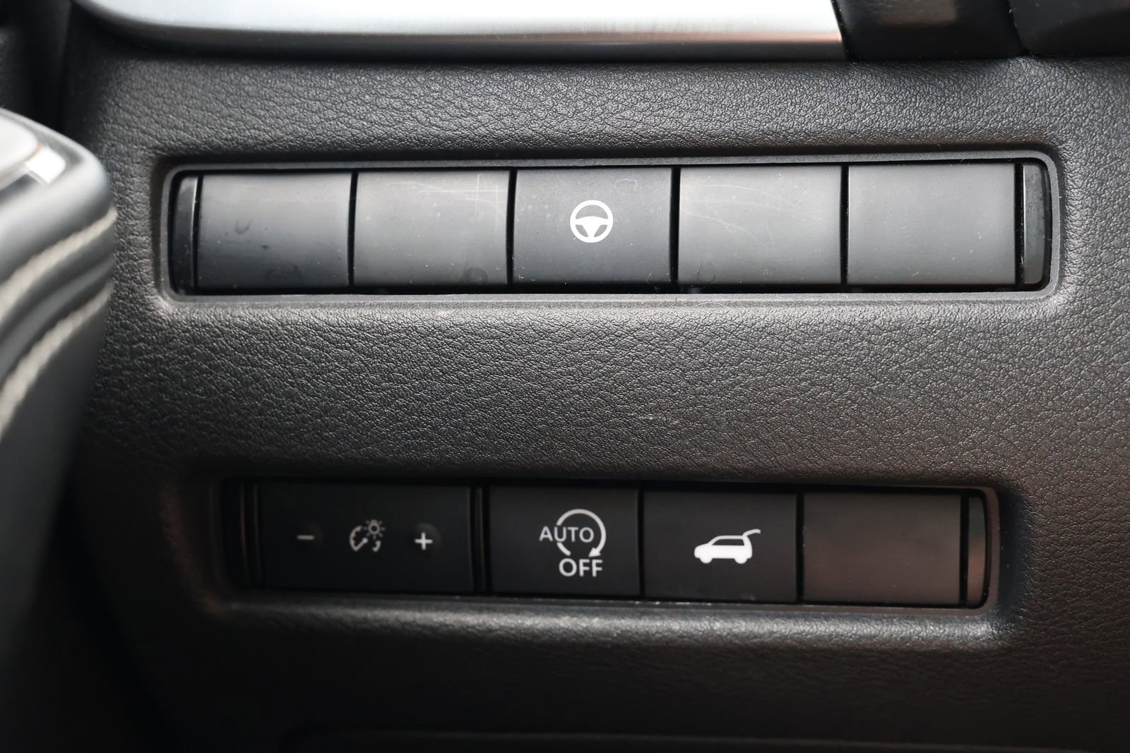 Used 2024 Nissan Rogue SV image 25