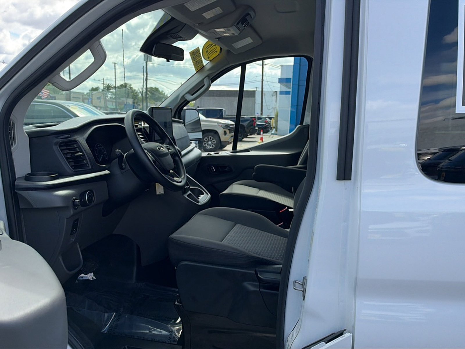 Used 2025 Ford Transit 350 XLT RWD image 12