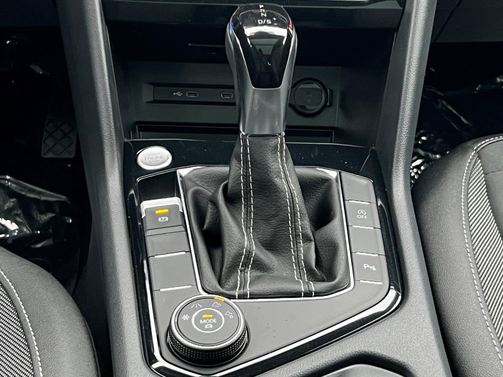 New 2025 Volkswagen Taos SE image 23