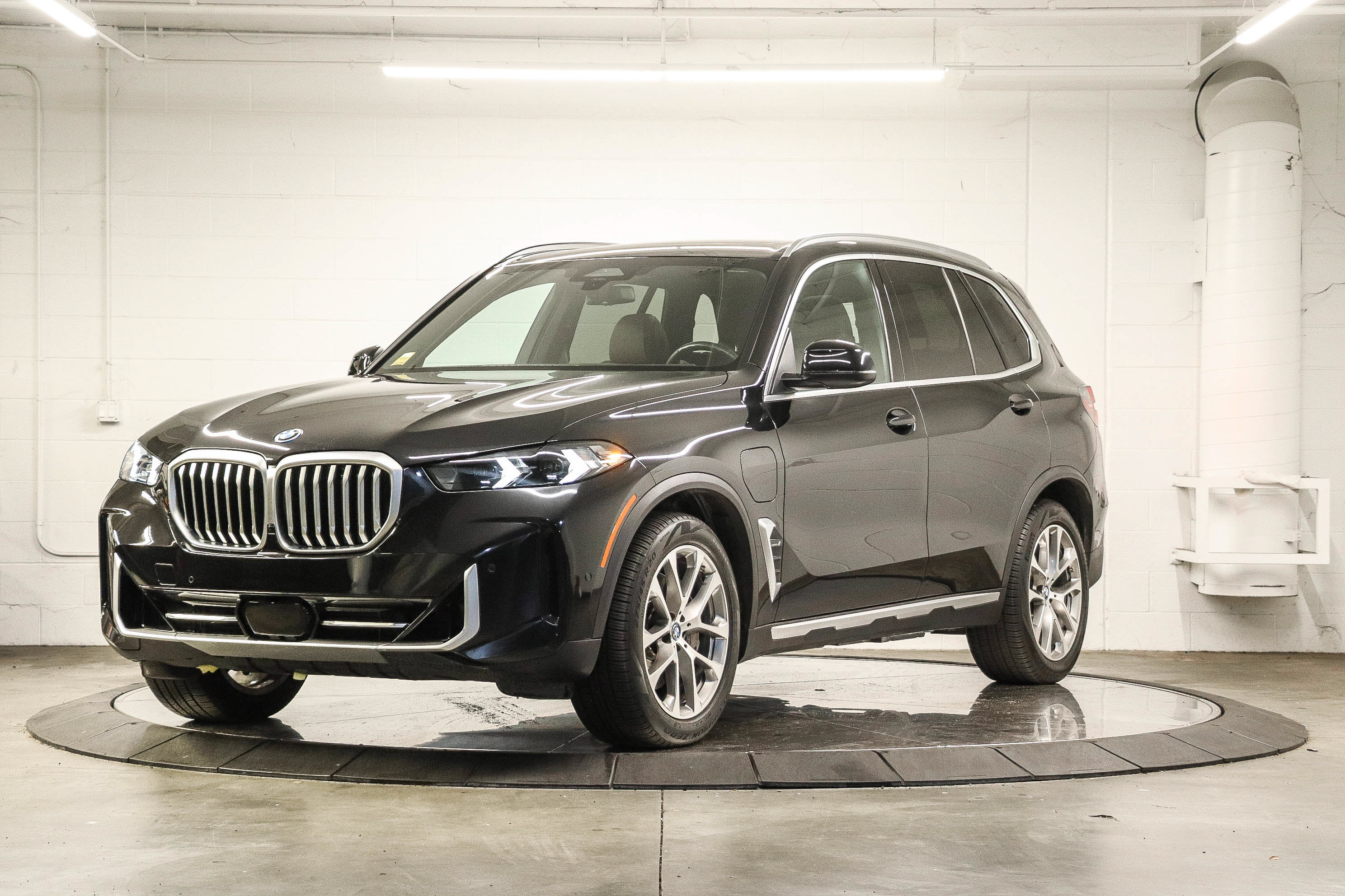 Certified 2024 BMW X5 xDrive50e AWD/4WD image 3