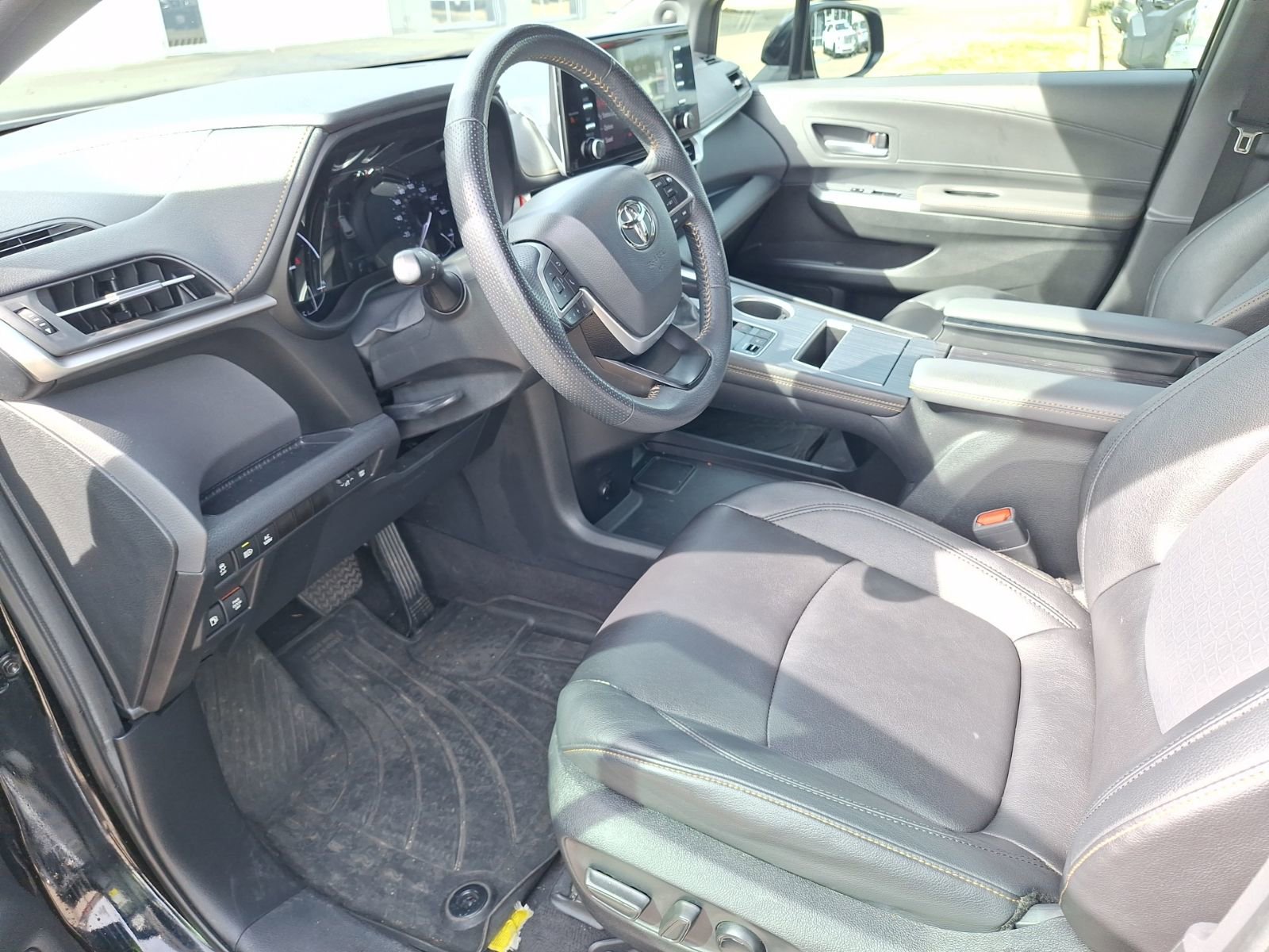 Used 2024 Toyota Sienna XLE Woodland Edition image 15