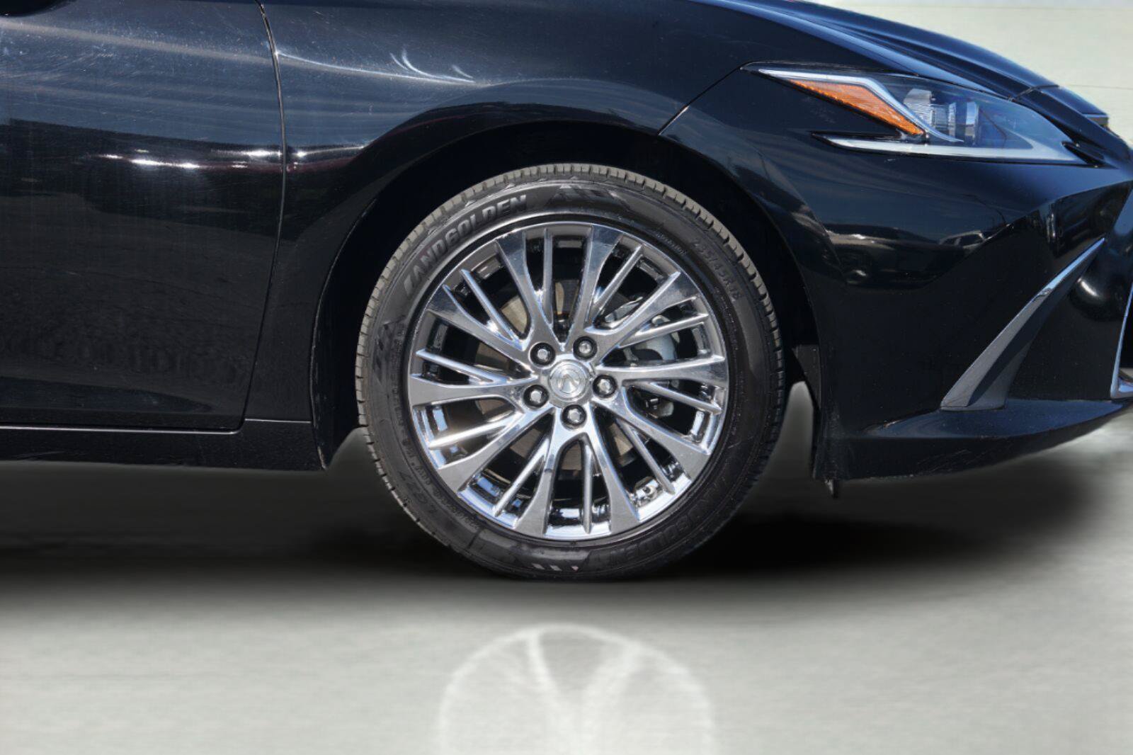 Used 2022 Lexus ES 350 w/ Premium Package FWD image 4