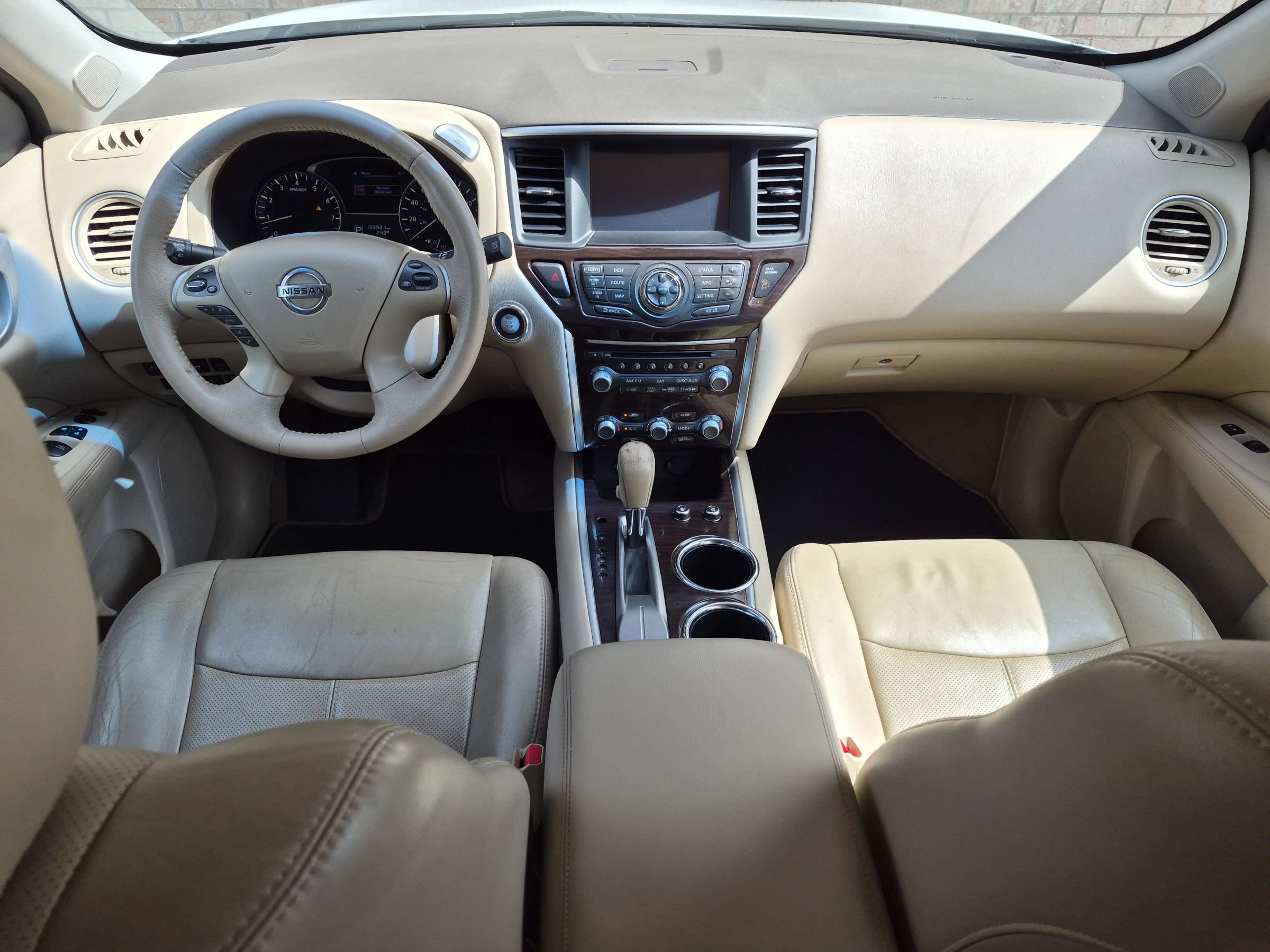 Used 2014 Nissan Pathfinder Platinum w/ Platinum Premium Package FWD image 19