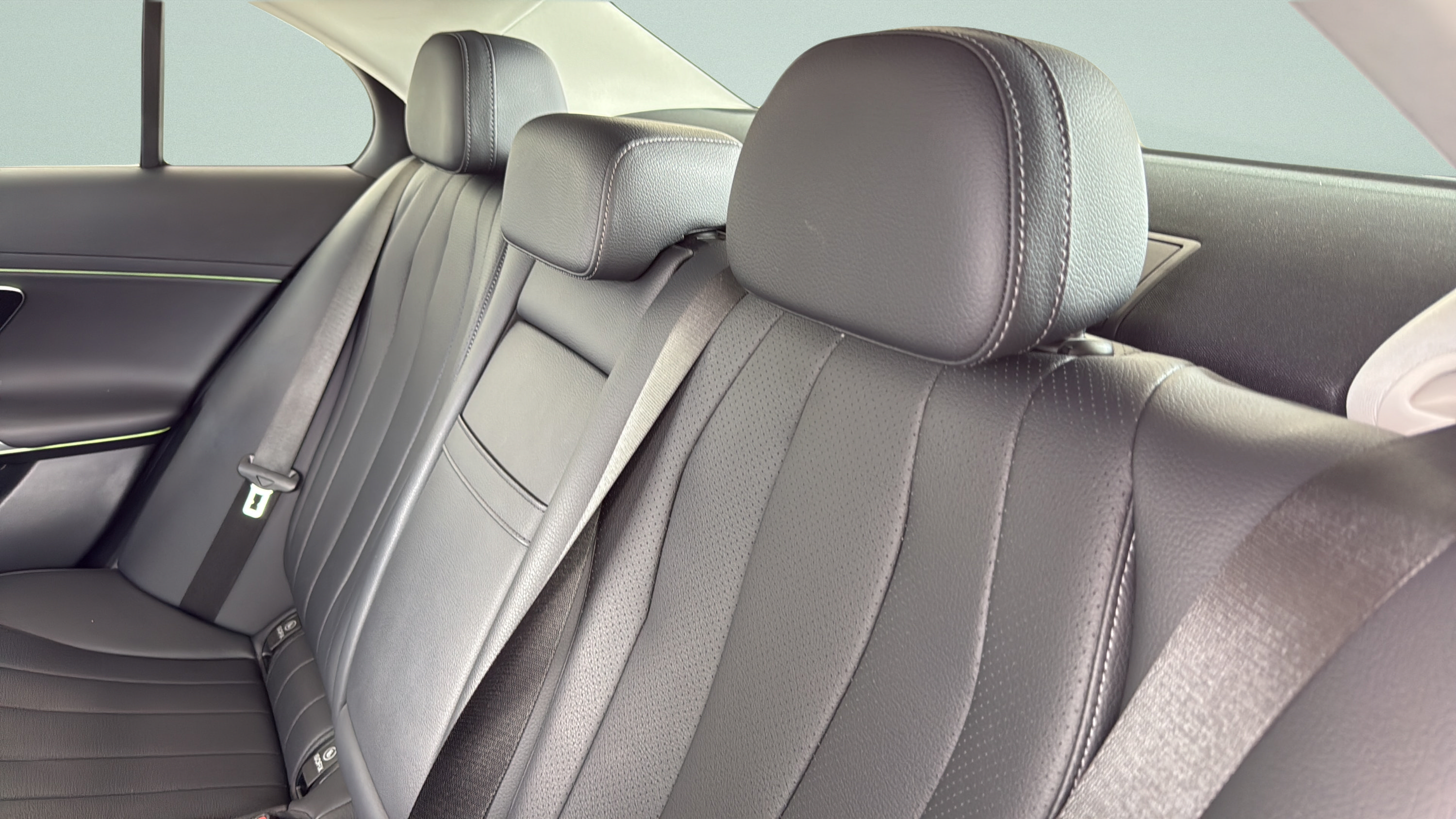 Certified 2025 Mercedes-Benz E 350 4MATIC Sedan w/ Winter Package image 23