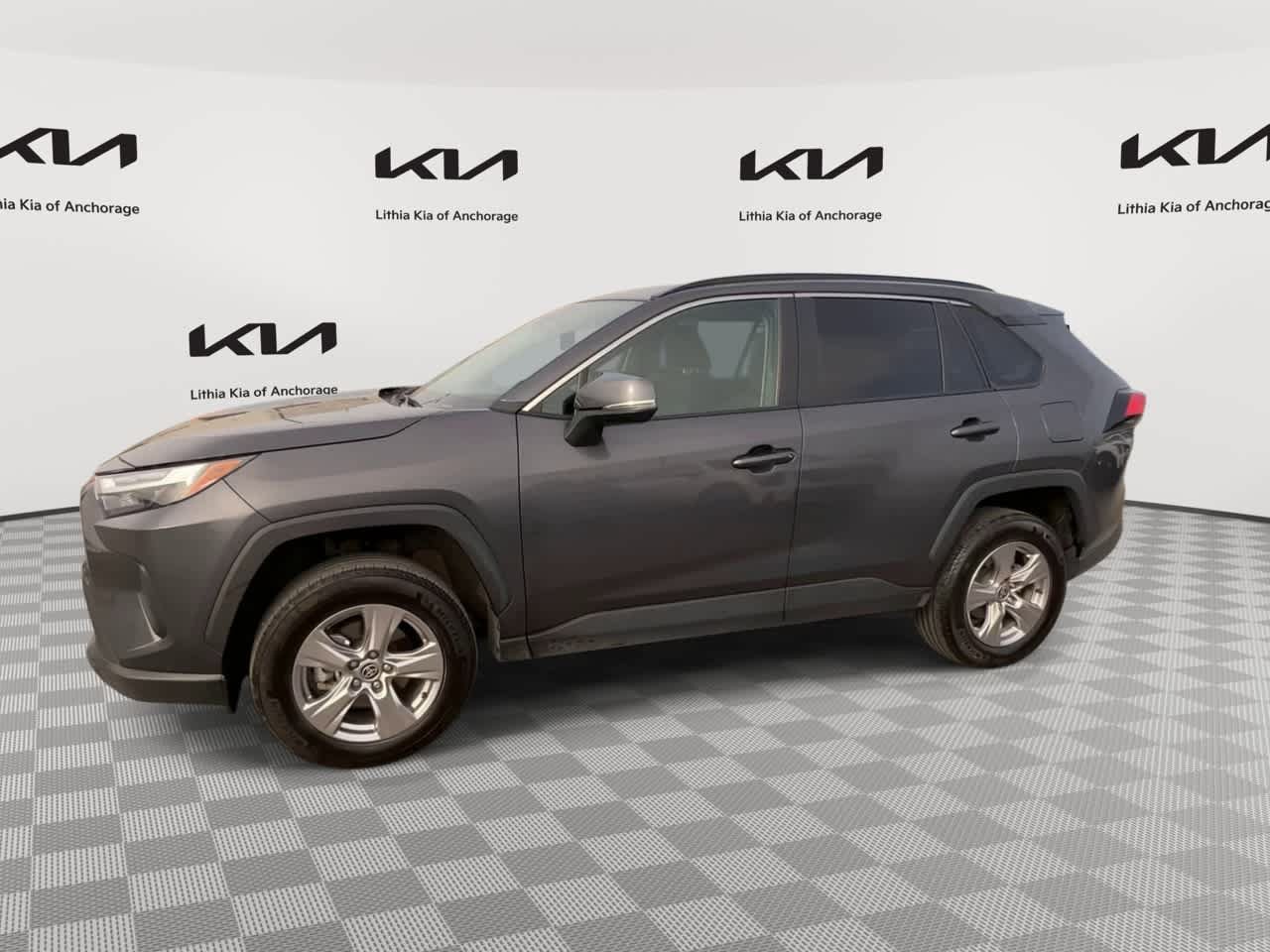 Used 2025 Toyota RAV4 XLE AWD/4WD image 4