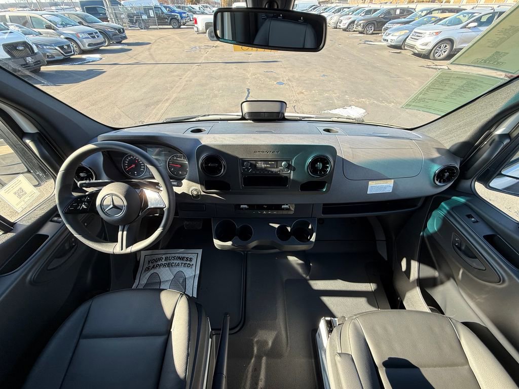 Used 2025 Mercedes-Benz Sprinter 2500 image 13