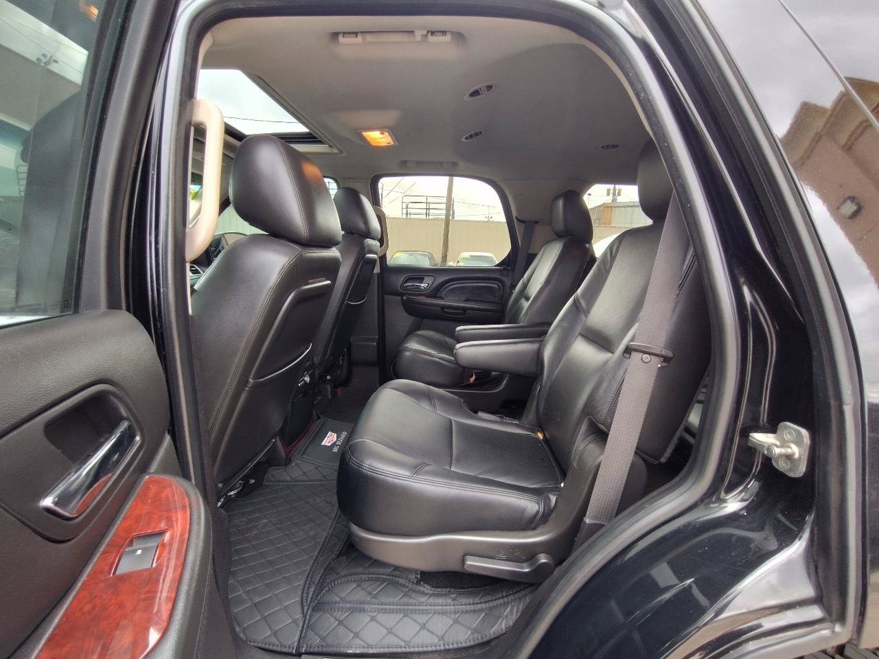 Used 2012 Cadillac Escalade Luxury RWD image 24
