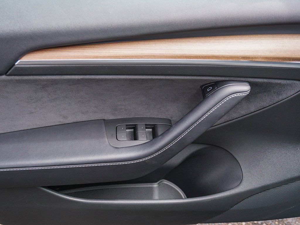 Used 2021 Tesla Model 3 Standard Range Plus image 18