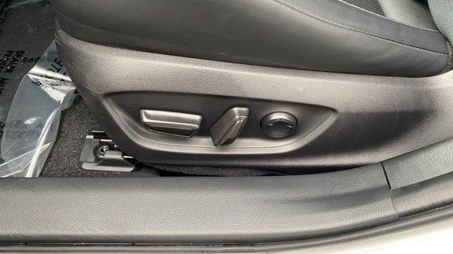 Used 2023 Toyota Prius XLE image 11