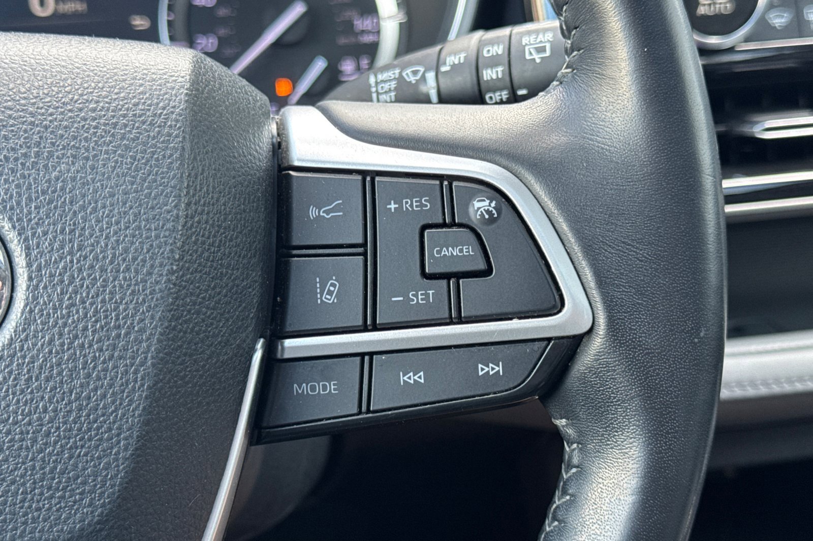 Used 2022 Toyota Highlander XLE image 40