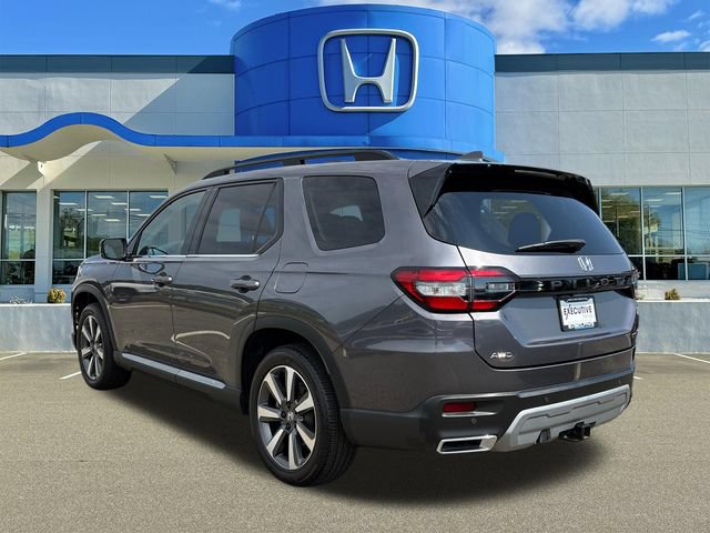 Used 2025 Honda Pilot Touring image 4