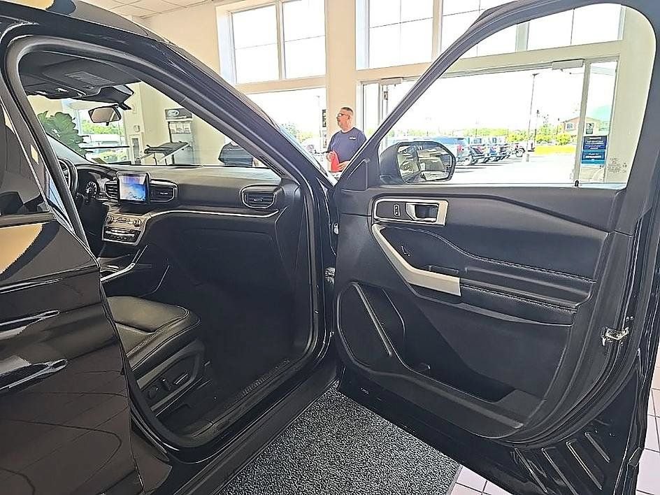 Used 2020 Ford Explorer XLT w/ Equipment Group 202A AWD/4WD image 36