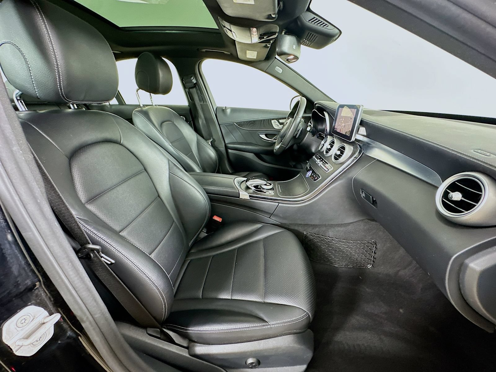 Used 2016 Mercedes-Benz C 300 4MATIC Sedan image 42