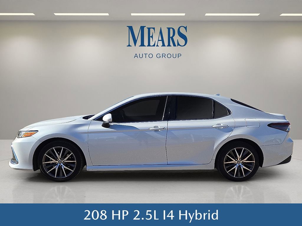 Used 2023 Toyota Camry XLE image 3