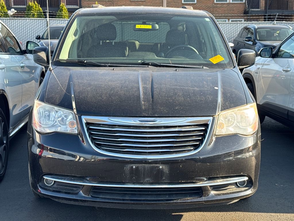 Used 2014 Chrysler Town & Country Touring FWD image 3