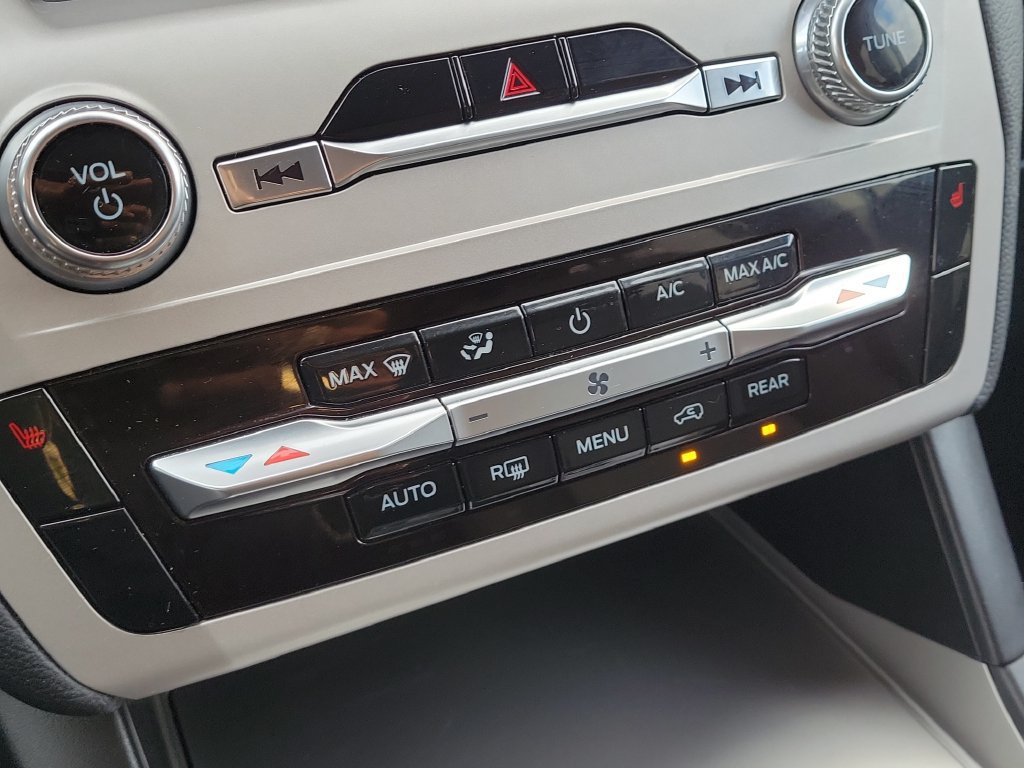 Used 2023 Ford Explorer XLT RWD image 22