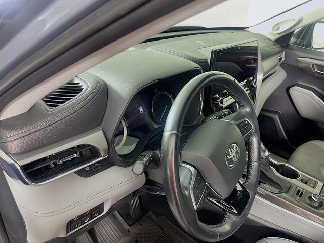 Used 2021 Toyota Highlander Platinum image 10