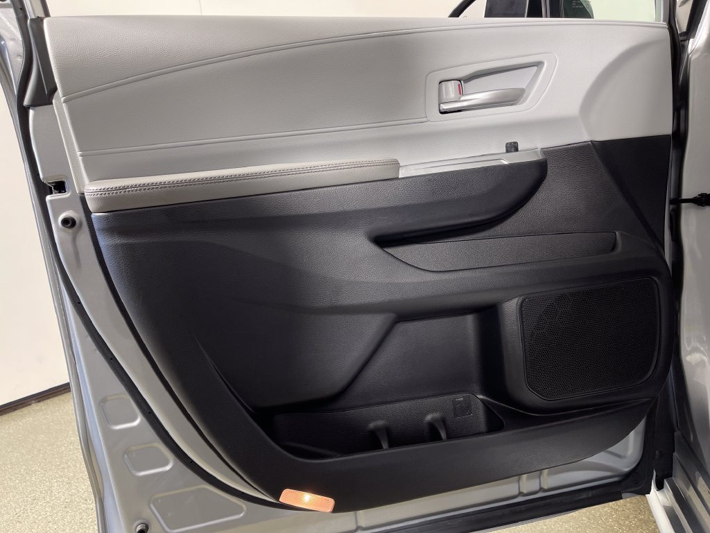 Certified 2025 Toyota Sienna XLE FWD image 17