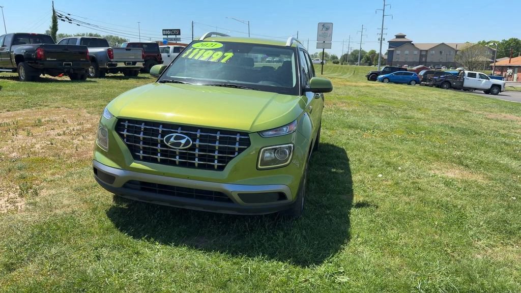 Used 2021 Hyundai Venue SEL FWD image 2