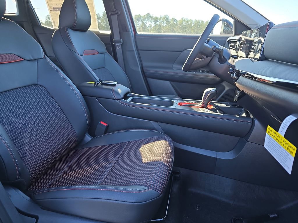 New 2026 Nissan Kicks SR w/ SR Premium Package FWD image 13