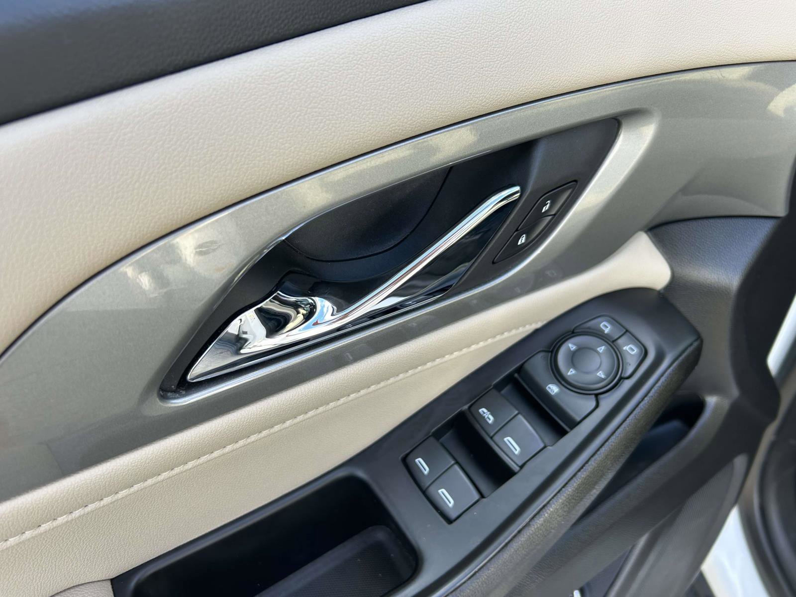 Used 2023 Chevrolet Traverse LT image 20