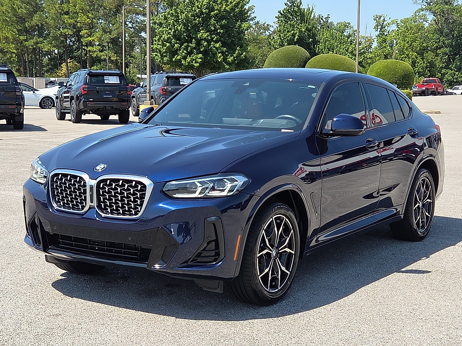 Used 2025 BMW X4 xDrive30i w/ Premium Package AWD/4WD image 2