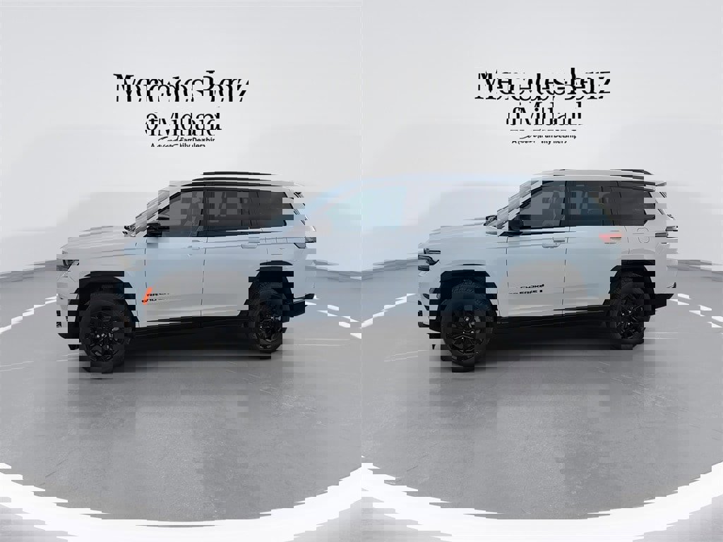 Used 2024 Jeep Grand Cherokee L Laredo image 5