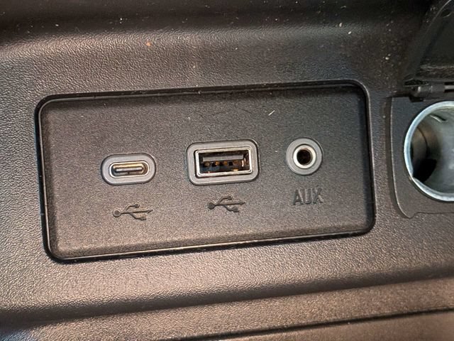 Used 2023 Chrysler Pacifica Touring-L FWD image 23