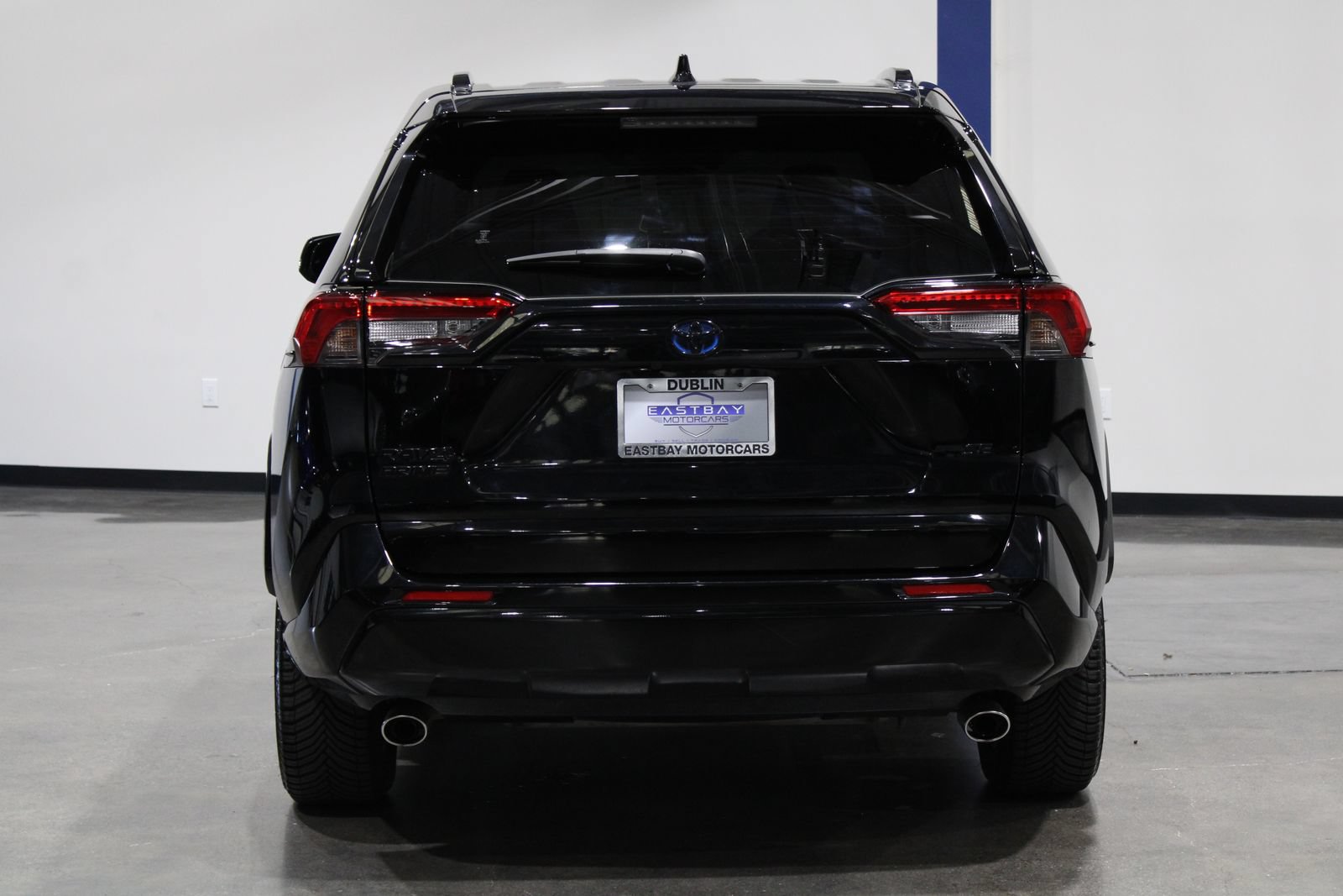Used 2022 Toyota RAV4 SE w/ Weather & Moonroof Package AWD/4WD image 15