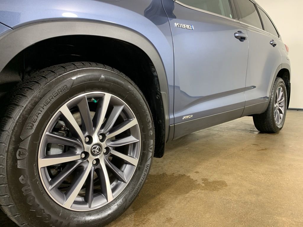Used 2019 Toyota Highlander XLE AWD/4WD image 2
