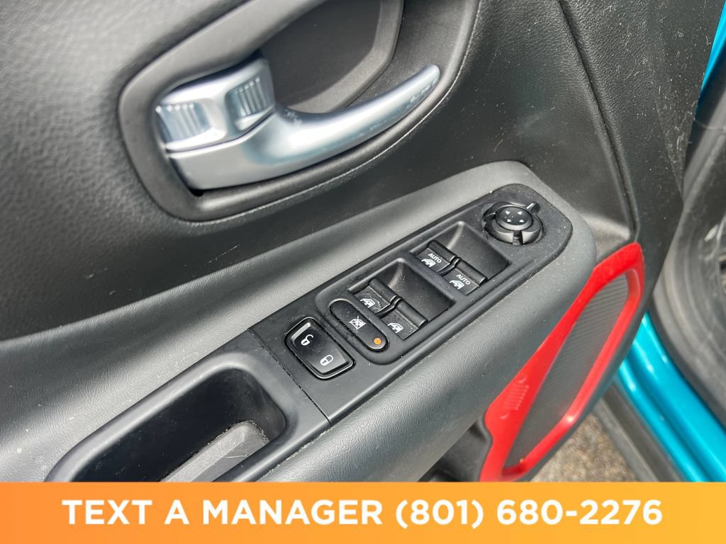 Used 2022 Jeep Renegade Trailhawk AWD/4WD image 15