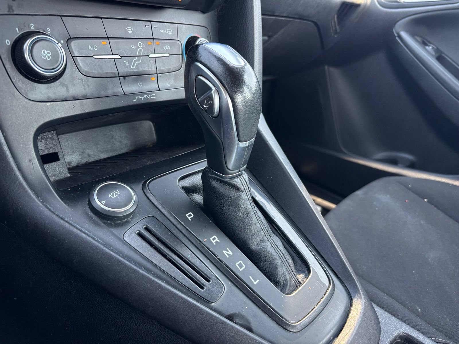 Used 2015 Ford Focus SE w/ Reverse Sensing Package FWD image 9